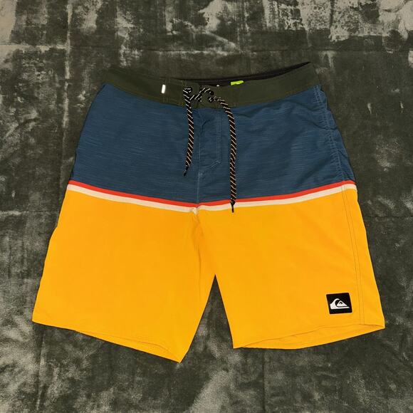 Quiksilver Highline Boardshorts Men’s 31 Yellow Blue 4-Way Stretch Swimwear - Picture 1 of 9